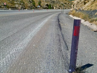 Afyonkarahisar'da araçları mora boyayan yol asfaltı komple kazındı