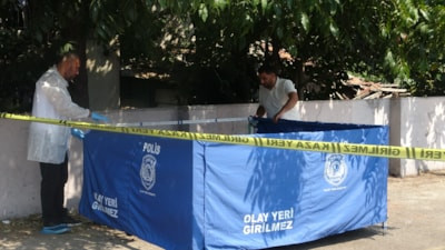 Antalya'da pazar yerinde yarı çıplak halde ölü bulundu