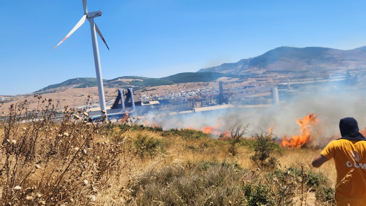 İzmir'de fabrikalar bölgesinde çıkan yangın söndürüldü