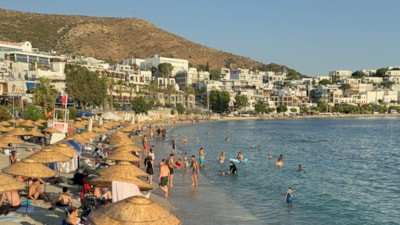 Muğla'da termometreler 40'ı gösterdi: Deniz doldu taştı