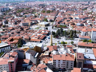 Çorum Tarihi Kent Meydanı yenilendi: Dikiciler Arastası restore edildi