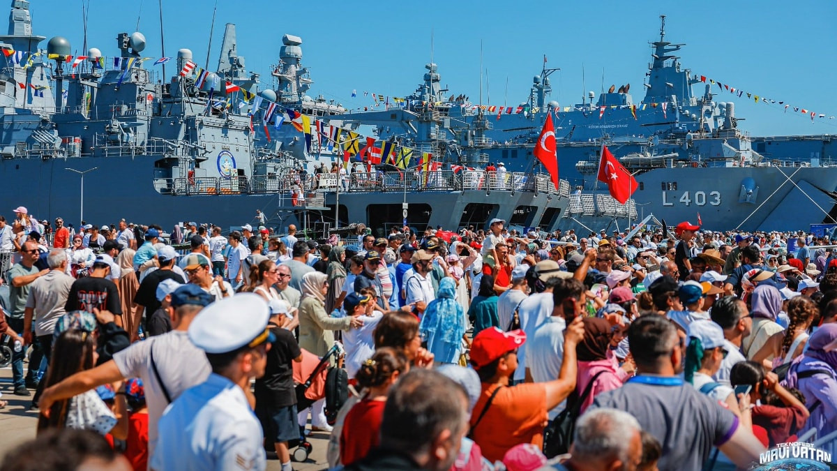 TEKNOFEST Mavi Vatan'da hava araçları nefes kesti