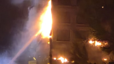 Diyarbakır'da plaza yangını: 5 kişi dumandan etkilendi