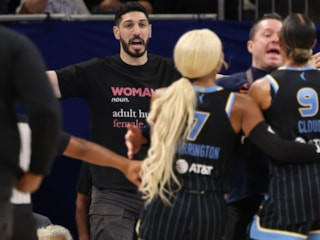 FETÖ'cü Enes Kanter, kadın basketbolcular tarafından salondan atıldı