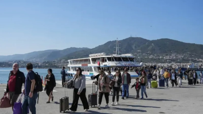 Kapıda vizeyle Türk turistler Yunan'a akın etti: Midilli, Sakız ve Sisam’da 261 bini aşkın ziyaretçi