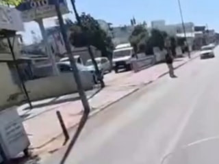 Antalya'da trafikte ilginç anlar: Yayaya neden yol veriyorsun