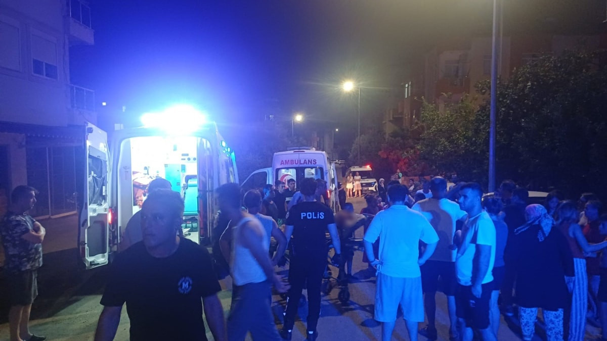 Antalya'da annesini darbeden babasını bıçakladı: Babanın hayati tehlikesi var