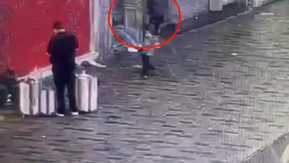 İstanbul'da uyuyan kişinin cep telefonunu çalan şüpheli yakalandı