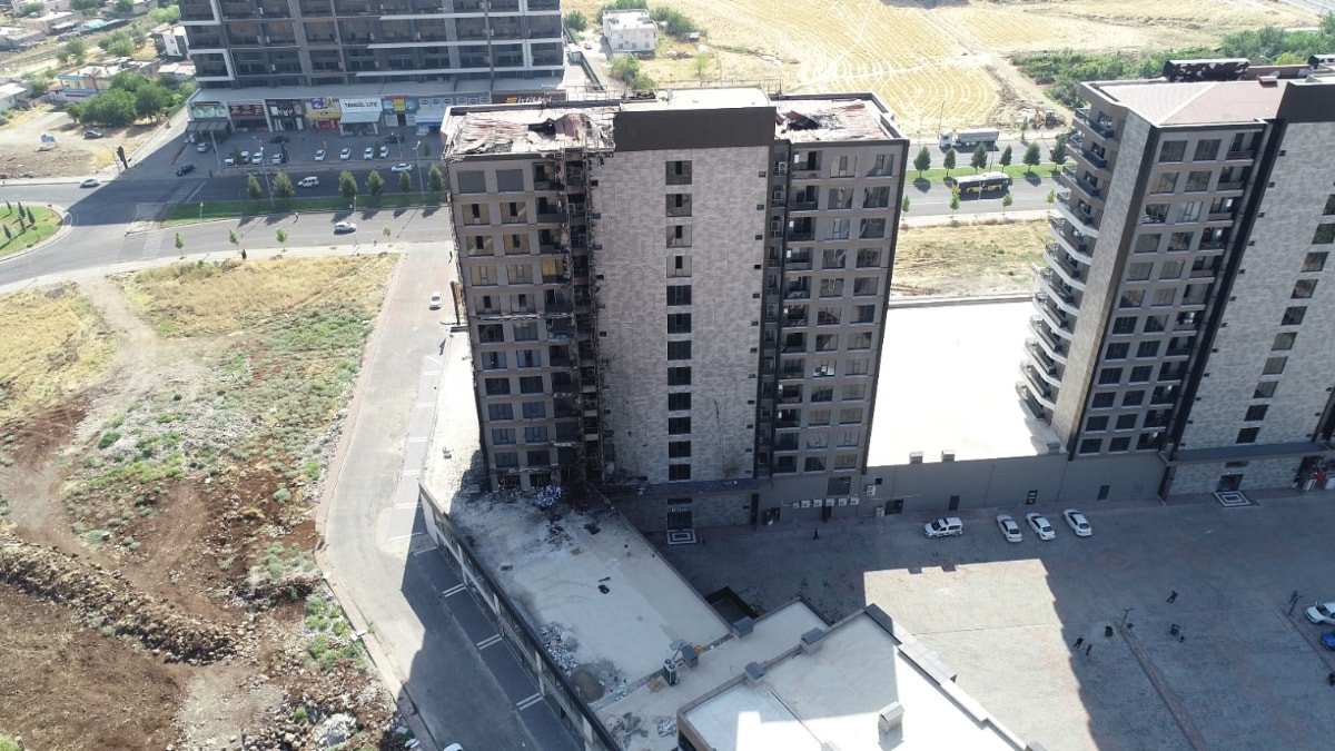 Diyarbakır'da plazadaki yangının boyutu gün ağarınca ortaya çıktı