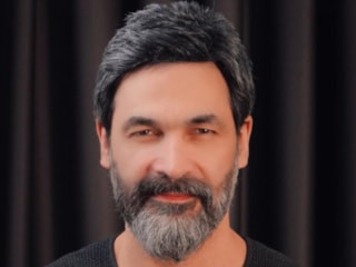 Uğur Işılak, konser için gittiği Aksaray'da çakarlı araçta görüntülendi