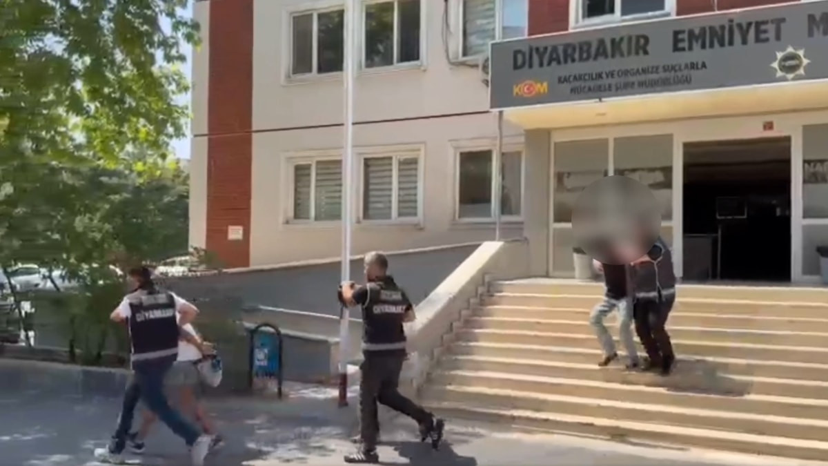 Diyarbakır'da el bombalarıyla yakalanan 4 kişi tutuklandı