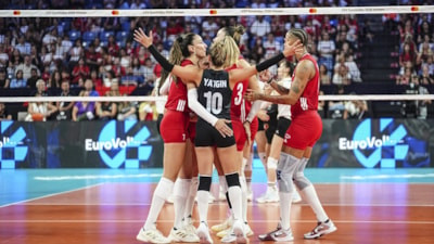 Milli voleybolcuların 3'te 3 mutluluğu