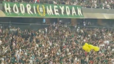 Kocaelispor tribünlerinde ağır tahrik: Sarı torba salladılar