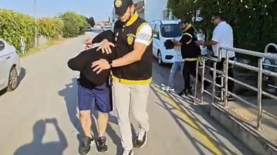Adana'da tartıştıkları ev arkadaşlarını öldürdüler: Kilitli kalıp yardım isteyince yakalandılar