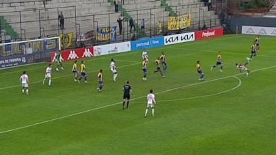 Paraguay'da enfes gol! Ceza sahası dışından röveşata attı