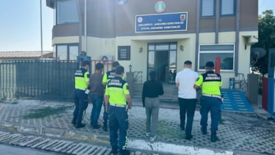 Şanlıurfa'da kendilerini polis olarak tanıtan dolandırıcılar jandarmaya yakalandı