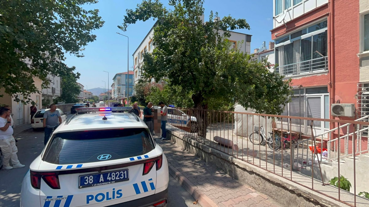 Kayseri'de boşanma aşamasındaki eşini bıçaklayıp, polise teslim oldu