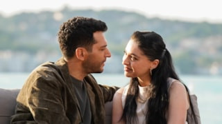 Güllerin arasında bu kez klaket var!