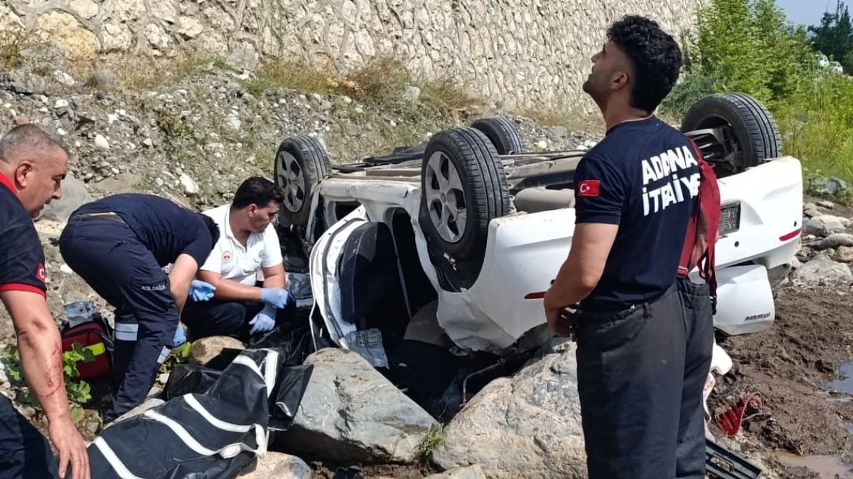 Adana'da otomobil dereye düştü: 2 kişi hayatını kaybetti