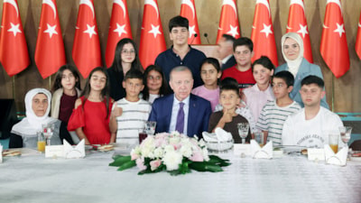 Cumhurbaşkanı Erdoğan şehit aileleriyle yemekte buluştu