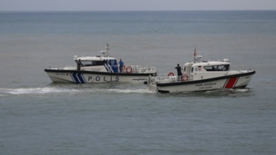 Rize'de denize giren kardeşler dalgalara kapıldı: 1 ölü 1 kayıp