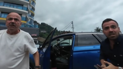 Rize’de trafikte bisikletliye saldırı kamerada: Esnaf müdahale etti