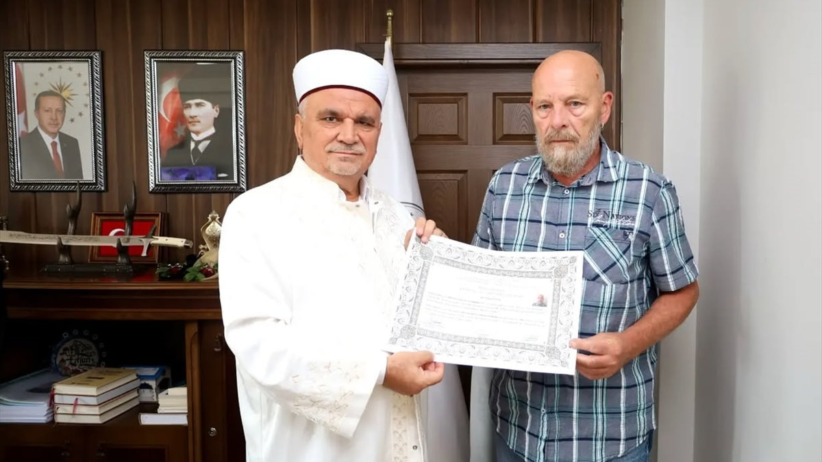 Almanya uyruklu Sohn, İslam’ı seçti: Karabük'te Recep adını aldı