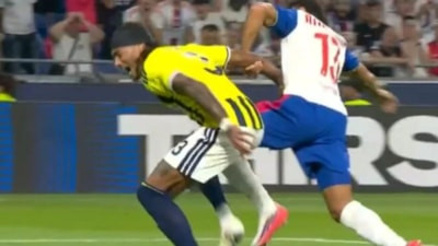 Lyon - Fenerbahçe maçında VAR'a gidildi