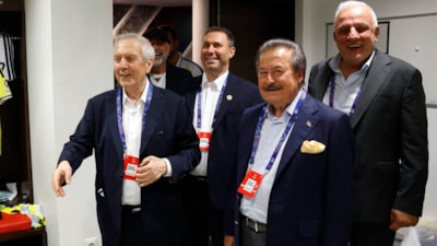 Futbolculara prim müjdesi! Aziz Yıldırım, soyunma odasına indi