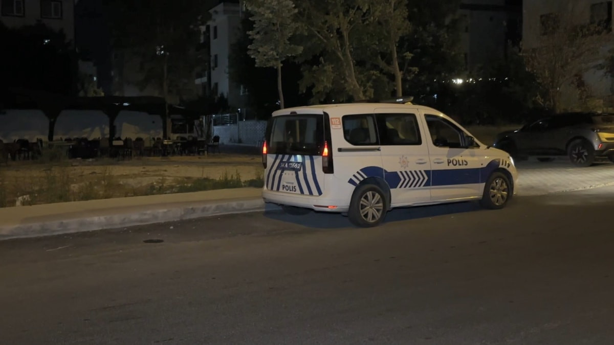 İstanbul Büyükçekmece'de kıraathaneye silahlı saldırı: 3 yaralı