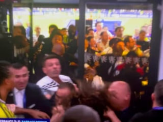 Lyon-Fenerbahçe maçı sonrası kavga çıktı: Tünel girişinde saldırmaya çalıştılar!