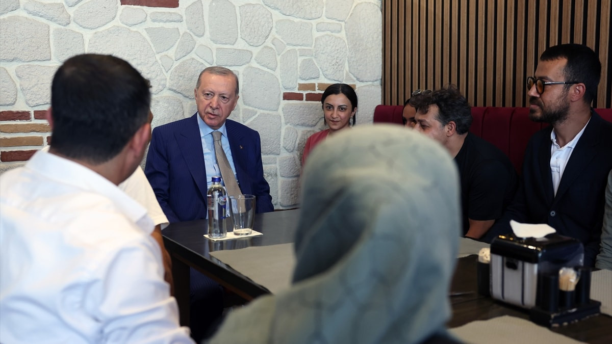 Cumhurbaşkanı Erdoğan, Çengelköy'de vatandaşlarla buluştu