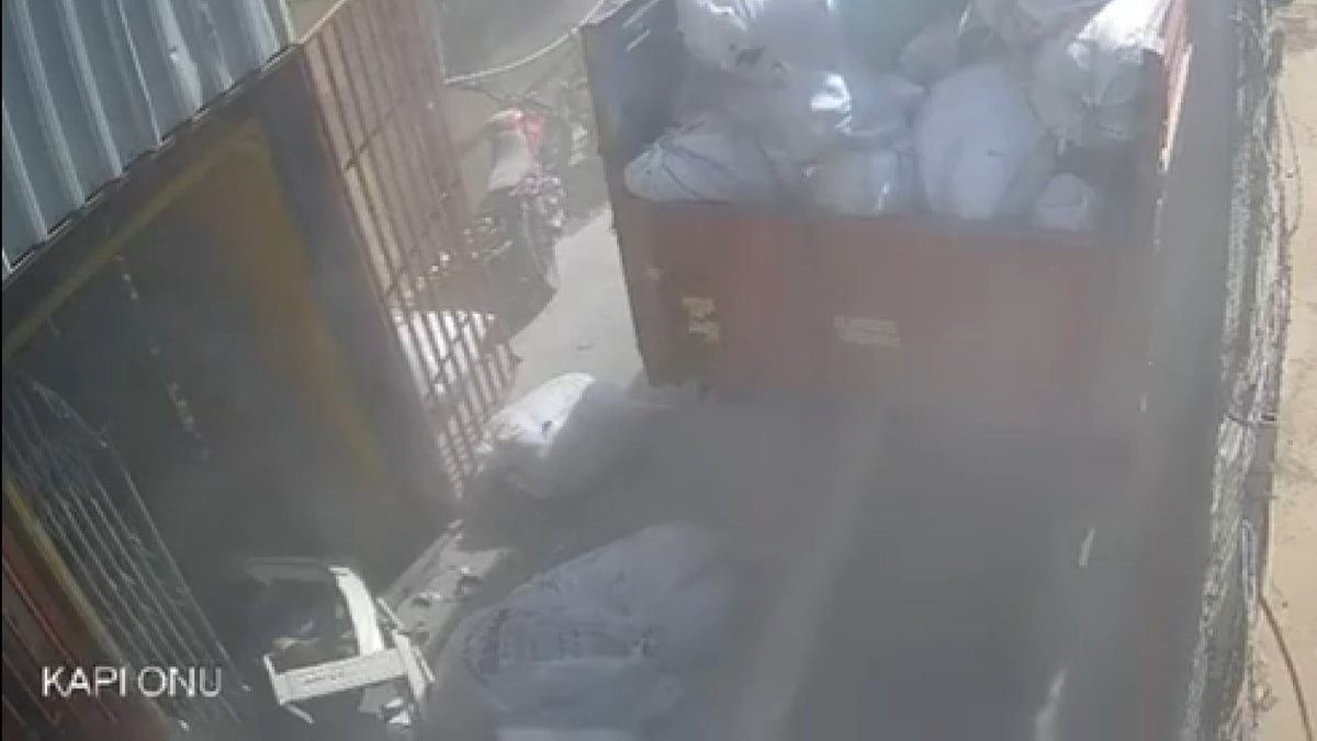 İstanbul'da yük asansörünün düştüğü anlar kamerada