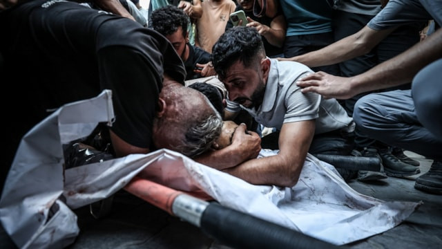 Gazze'de yıkılan 20 evin enkazından 233 Filistinlinin naaşı çıkarıldı