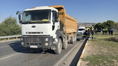 Sivas'ta kamyona çarpan motosikletin sürücüsü hayatını kaybetti