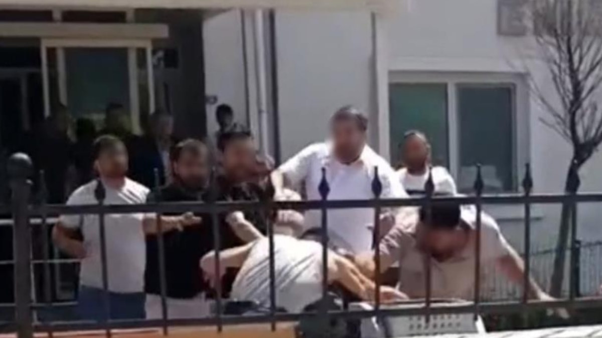 Van'da kavgada ağır yaralanan genç hastanede can verdi