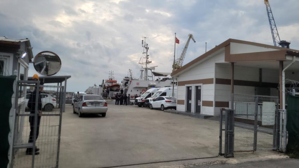 Karadeniz'de korku dolu anlar: Su alan gemi batma tehlikesi geçirdi
