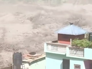 Nepal'de ani sel felaketinde dehşet anları: Ölü sayısı 469'a yükseldi