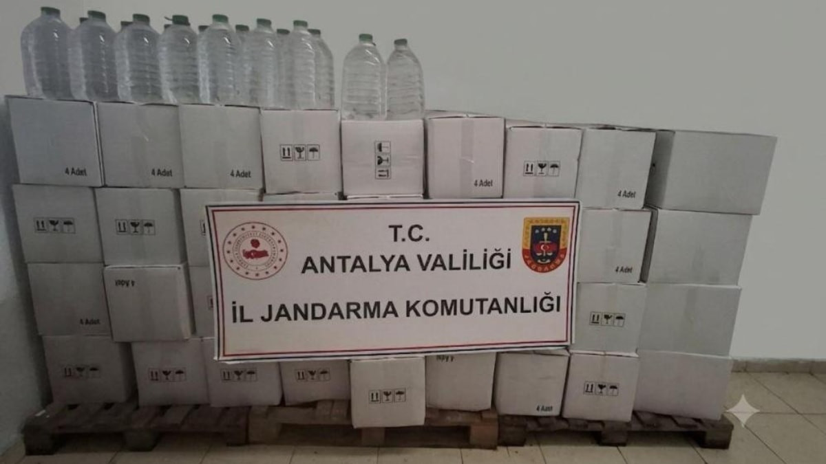 Antalya'da kolonya imalathanesine sahte içki baskını