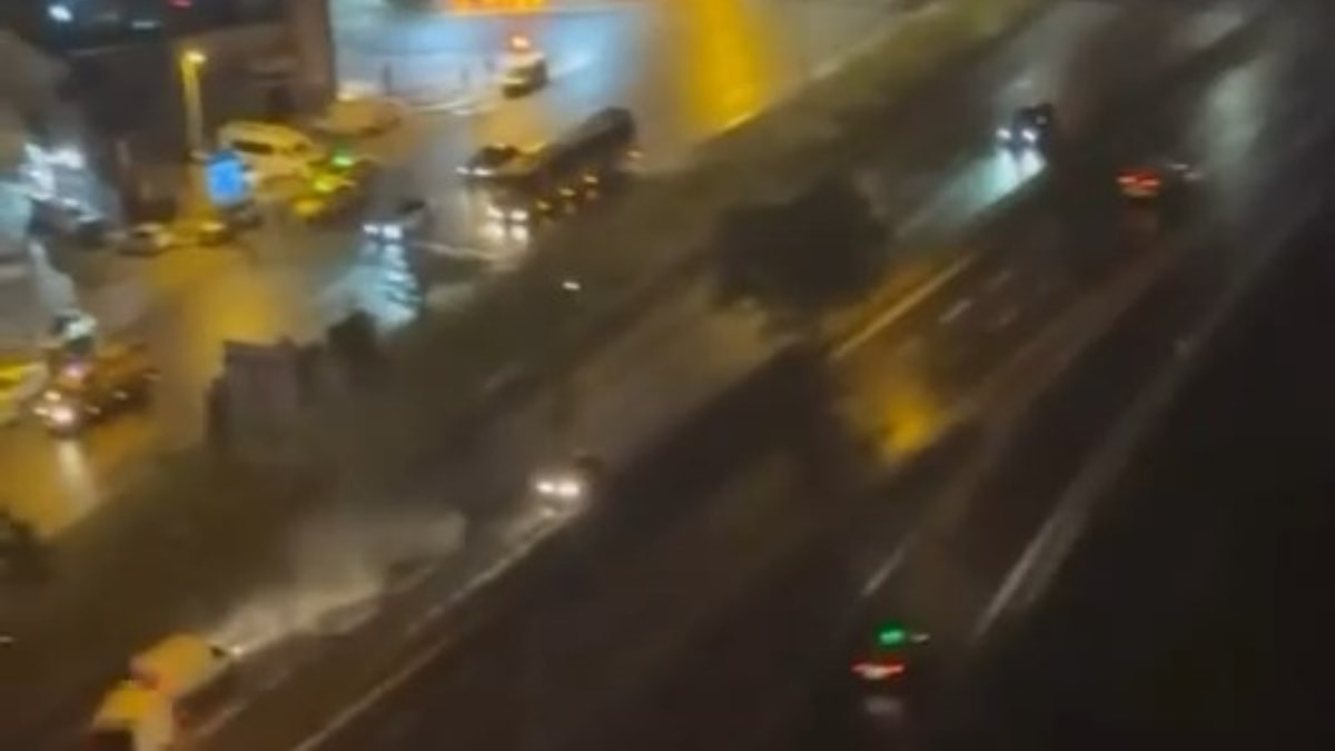 İstanbul'da 11 aracın karıştığı zincirleme kazada 6 yaralı