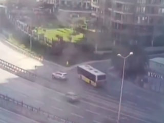 İstanbul'da ölümlü İETT otobüsü kazasının yaşandığı anlara ait görüntüler ortaya çıktı