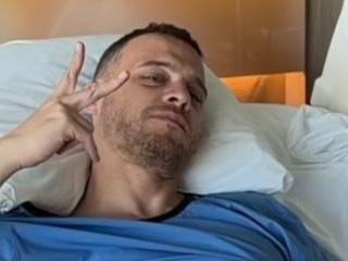 Oyuncu Kerem Bürsin ameliyat oldu! Hastane odasından paylaştı