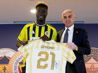 Fenerbahçe, yeni transfer Kojo Peprah Oppong için imza töreni düzenledi
