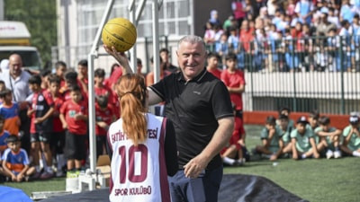 Bakan Bak'ın A Milli Kadın Voleybol Takımı'nın şampiyonluğuna inancı tam