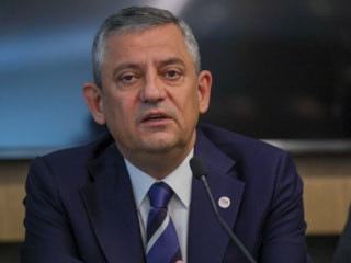 Özgür Özel seçim vaadini açıkladı: Ev kadınlarının sigortasını devlet ödeyecek