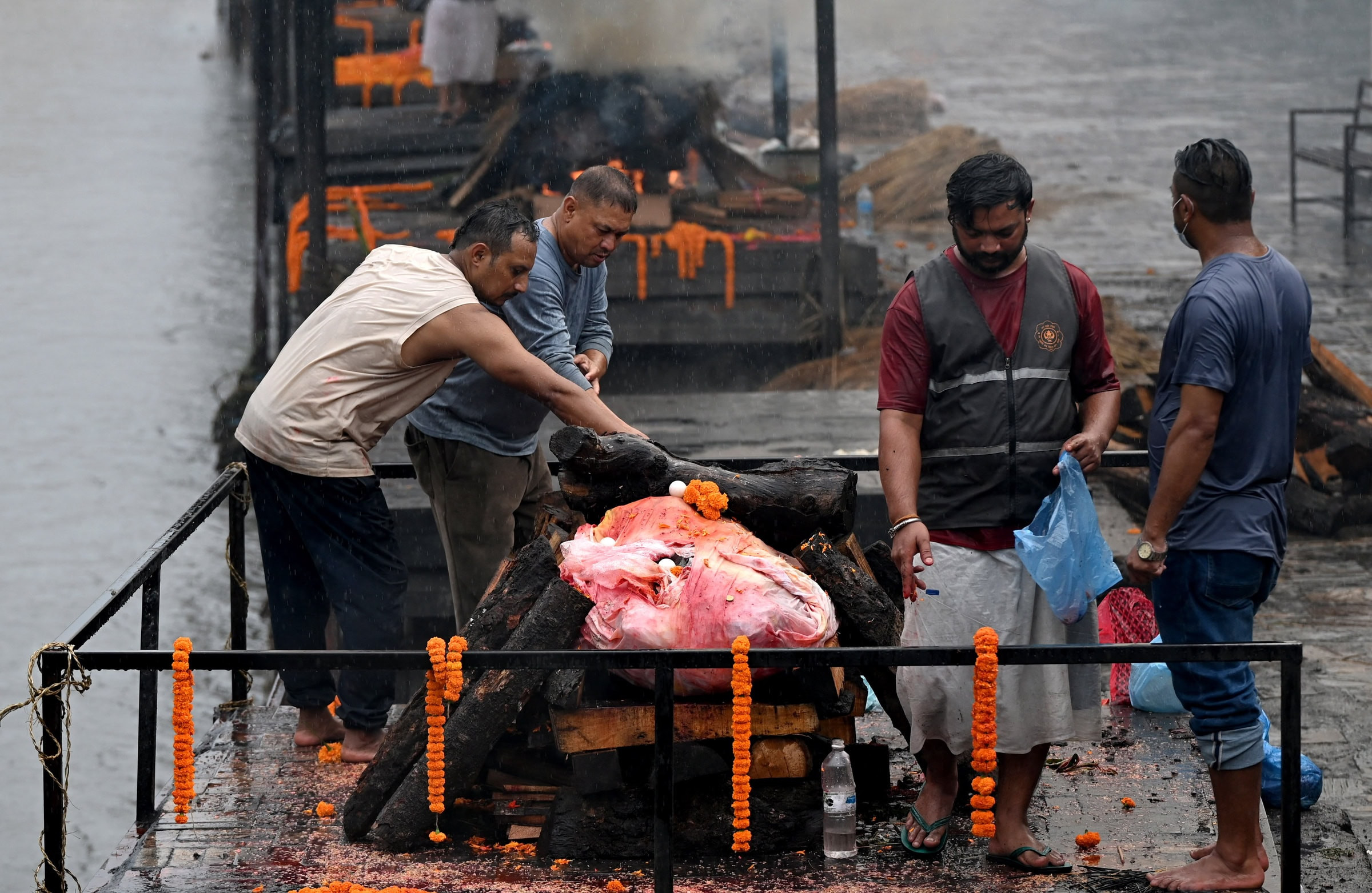 Nepal'deki yıkıcı sellerin ardından yaşananlar - Resim 1