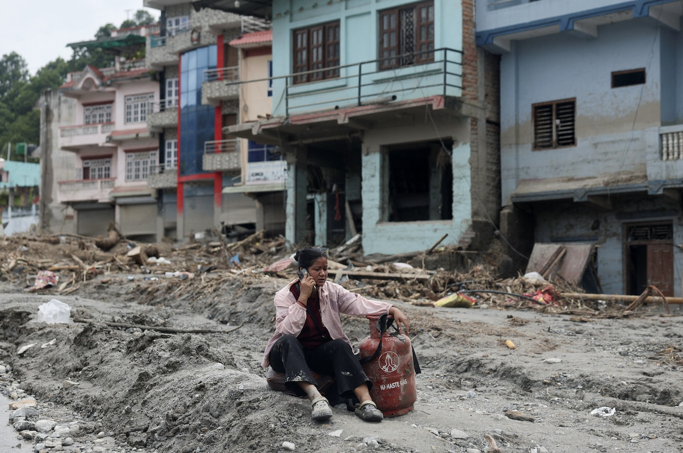 Nepal'deki yıkıcı sellerin ardından yaşananlar - Resim 16