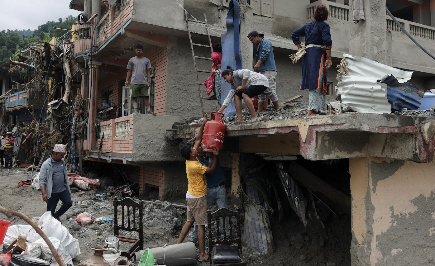 Nepal'deki yıkıcı sellerin ardından yaşananlar - Resim 21