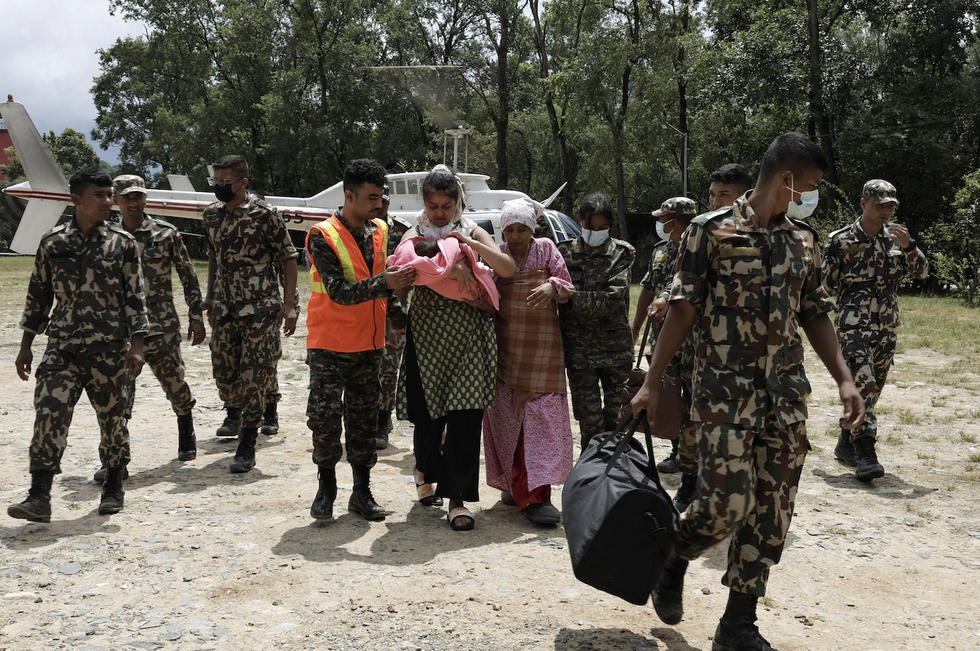 Nepal'deki yıkıcı sellerin ardından yaşananlar - Resim 24