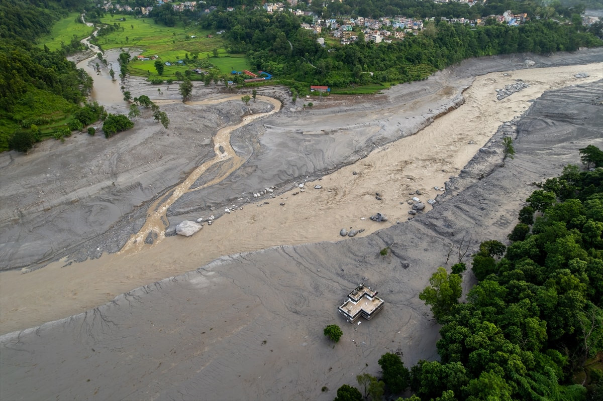 Nepal'deki yıkıcı sellerin ardından yaşananlar - Resim 52
